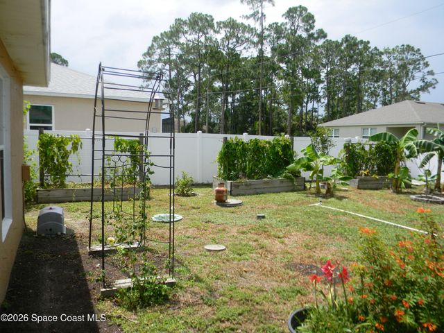 811 Avalon Street SE, Palm Bay, FL 32909