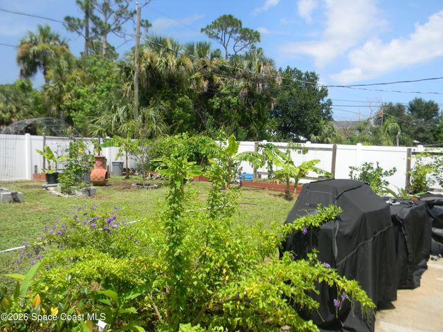 811 Avalon Street SE, Palm Bay, FL 32909