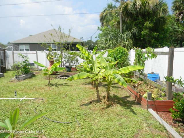 811 Avalon Street SE, Palm Bay, FL 32909