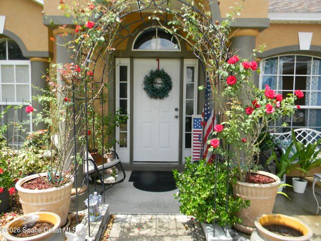 811 Avalon Street SE, Palm Bay, FL 32909