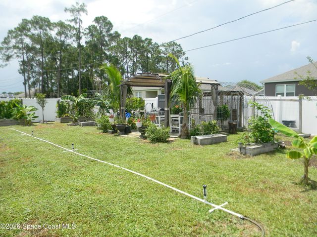 811 Avalon Street SE, Palm Bay, FL 32909