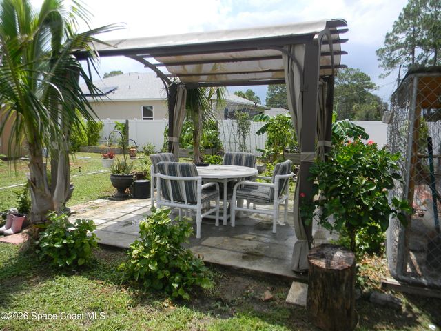 811 Avalon Street SE, Palm Bay, FL 32909