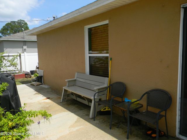 811 Avalon Street SE, Palm Bay, FL 32909