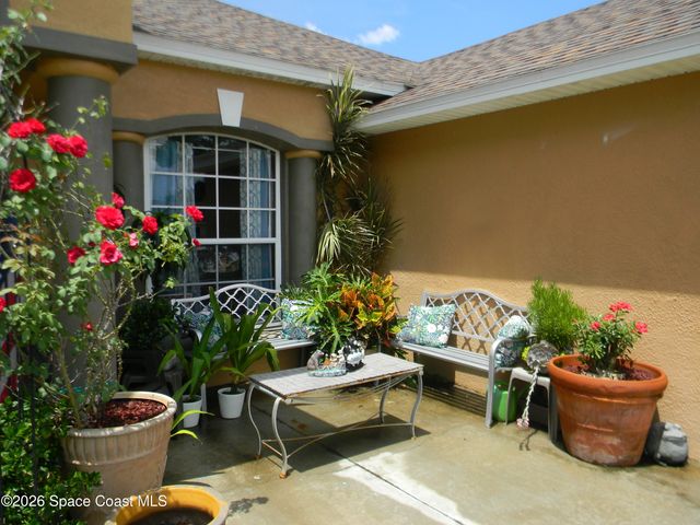 811 Avalon Street SE, Palm Bay, FL 32909