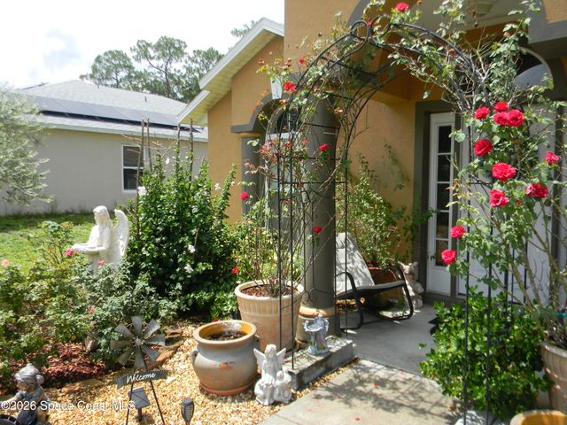811 Avalon Street SE, Palm Bay, FL 32909