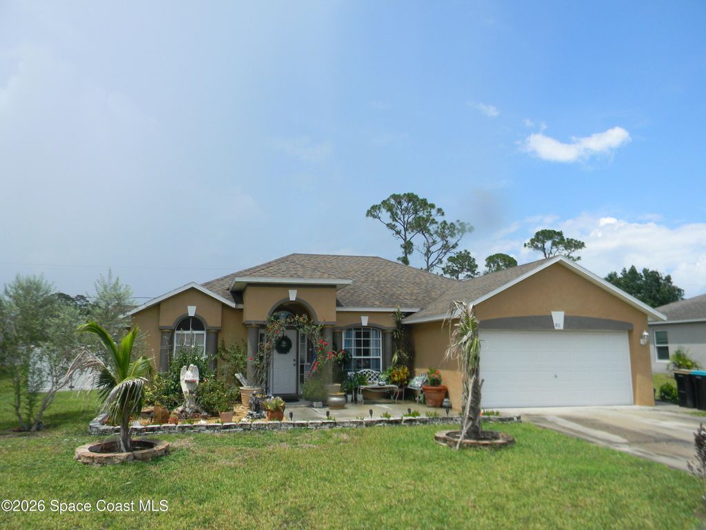 811 Avalon Street SE, Palm Bay, FL 32909
