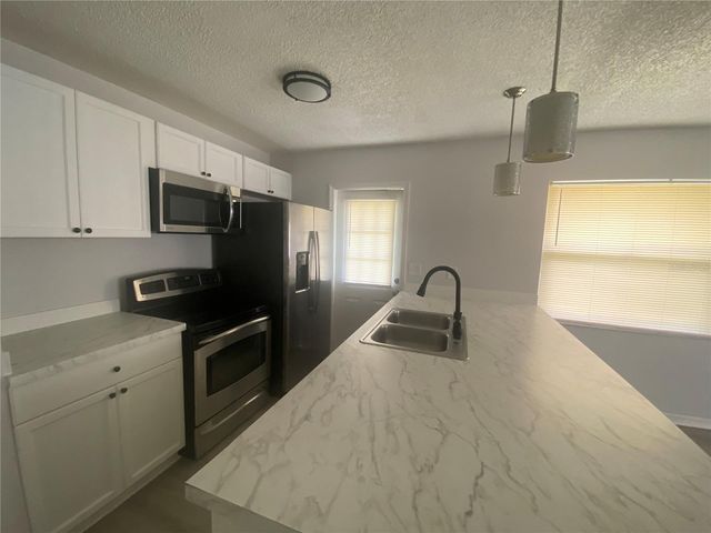 206 MARY CATHERINE COURT, Lakeland, FL 33809