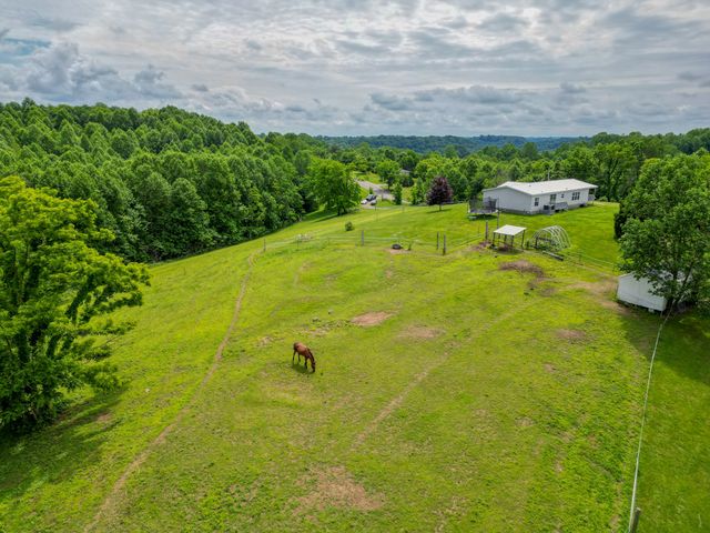 1314 Green Grove Rd, Hartsville, TN 37074