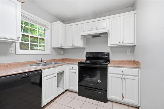 6013 Radford Drive, Riverdale, GA 30296