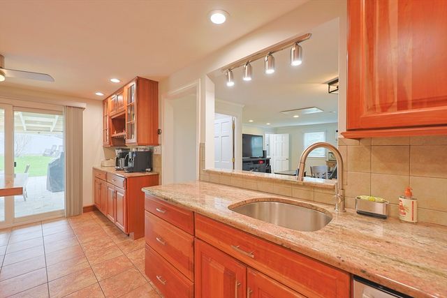 2 Villa Lane, Peabody, MA 01960