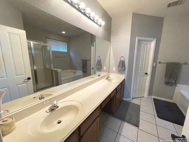 165 OZUNA DR, Cibolo, TX 78108