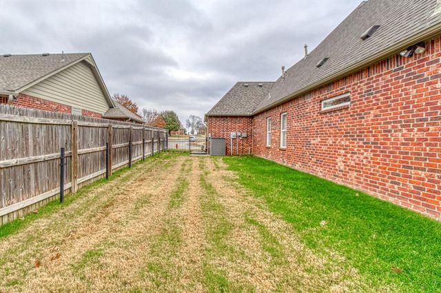 800 S 71st Street, Broken Arrow, OK 74014