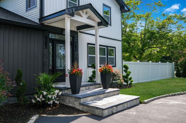 2 Polo Street, Dix Hills, NY 11746