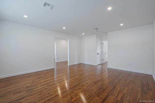 2 Polo Street, Dix Hills, NY 11746