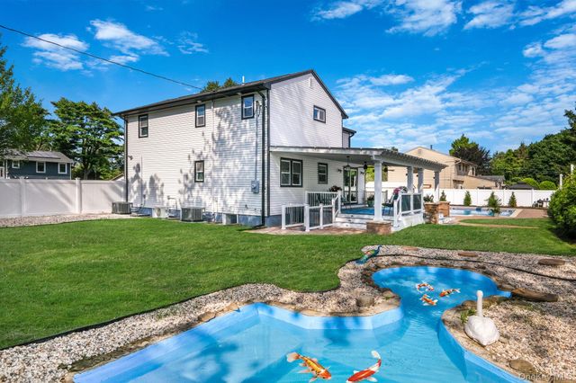 2 Polo Street, Dix Hills, NY 11746