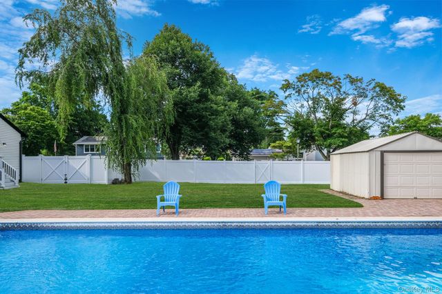 2 Polo Street, Dix Hills, NY 11746