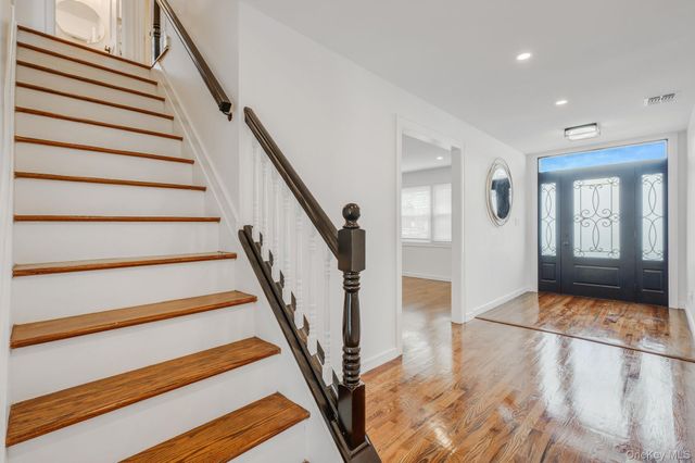 2 Polo Street, Dix Hills, NY 11746