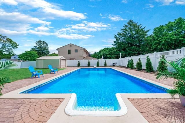 2 Polo Street, Dix Hills, NY 11746