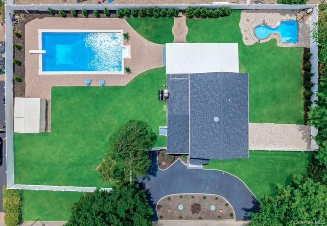 2 Polo Street, Dix Hills, NY 11746