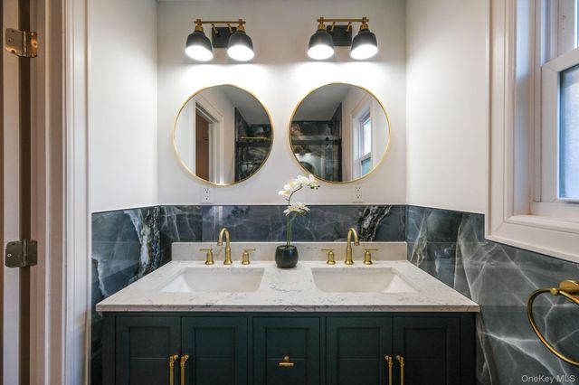 2 Polo Street, Dix Hills, NY 11746