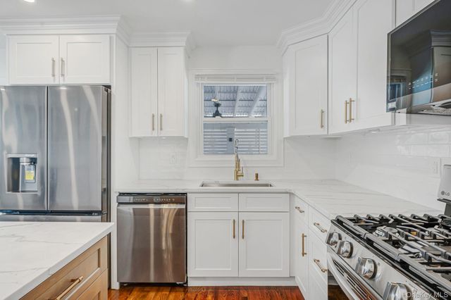 2 Polo Street, Dix Hills, NY 11746