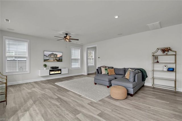 1515 Waltham LN, Newport News, VA 23608