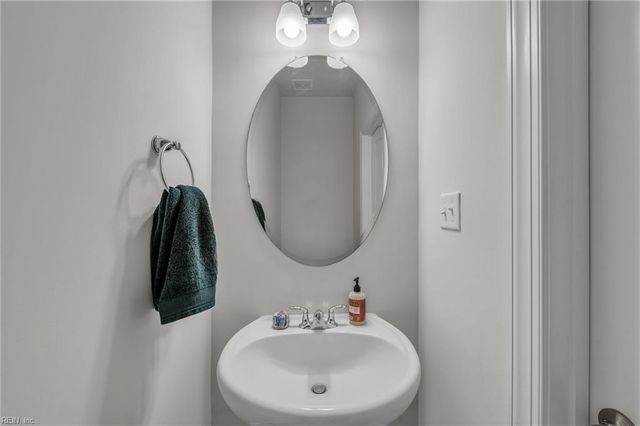 1515 Waltham LN, Newport News, VA 23608