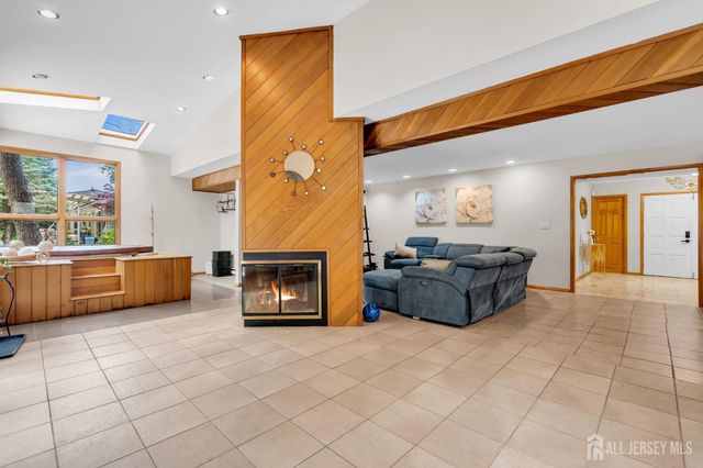 16 Woodmere Road, North Brunswick, NJ 08902