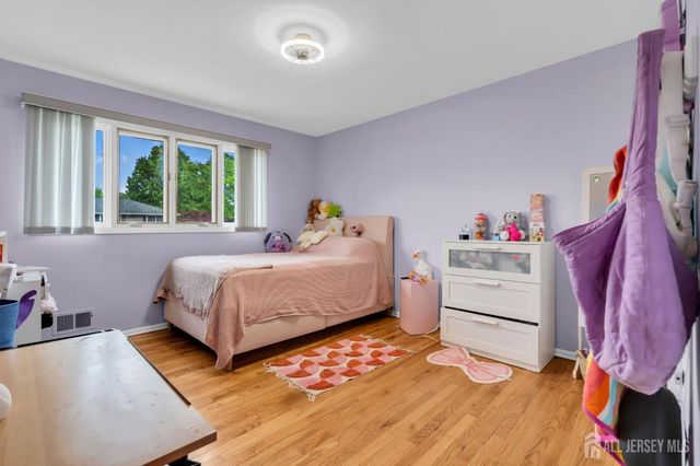 16 Woodmere Road, North Brunswick, NJ 08902