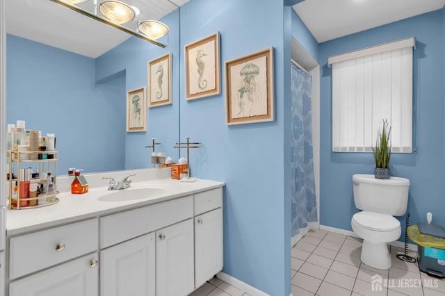 16 Woodmere Road, North Brunswick, NJ 08902