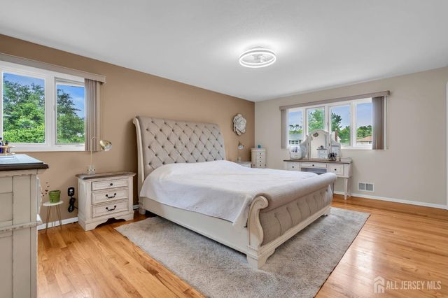16 Woodmere Road, North Brunswick, NJ 08902