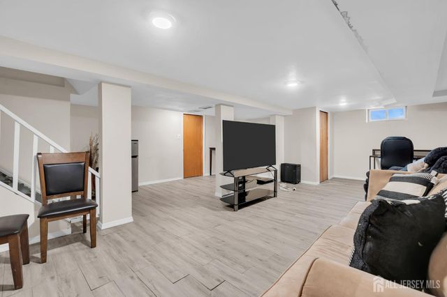 16 Woodmere Road, North Brunswick, NJ 08902