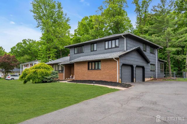 16 Woodmere Road, North Brunswick, NJ 08902