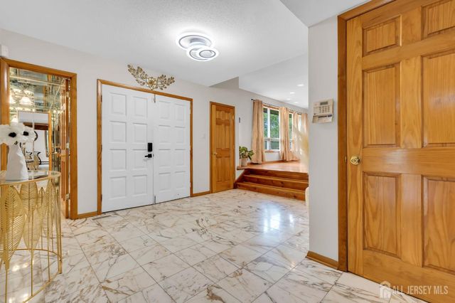 16 Woodmere Road, North Brunswick, NJ 08902