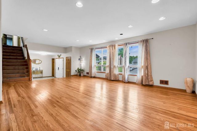 16 Woodmere Road, North Brunswick, NJ 08902