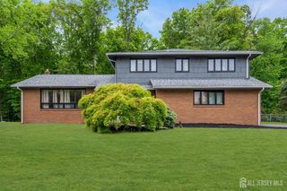 16 Woodmere Road, North Brunswick, NJ 08902
