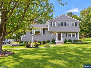 7 Crossbrook, West Caldwell, NJ 07006