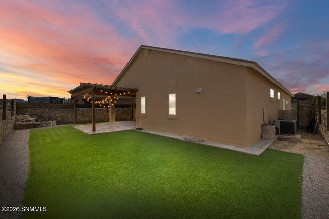 890 Holly Park Avenue, Santa Teresa, NM 88008