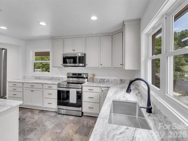 3575 Dellwood Road, Waynesville, NC 28786