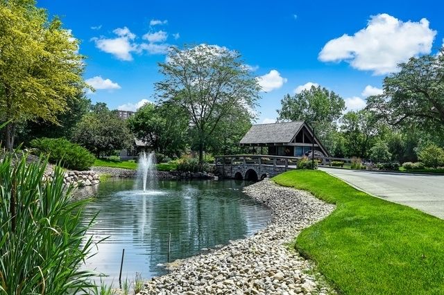 1401 Burr Oak Road 105B, Hinsdale, IL 60521