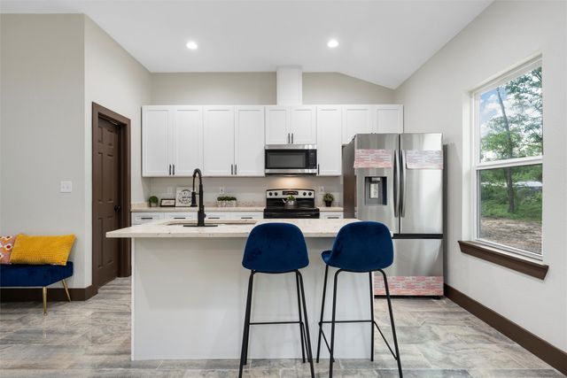 228 W Fm 27, Fairfield, TX 75840
