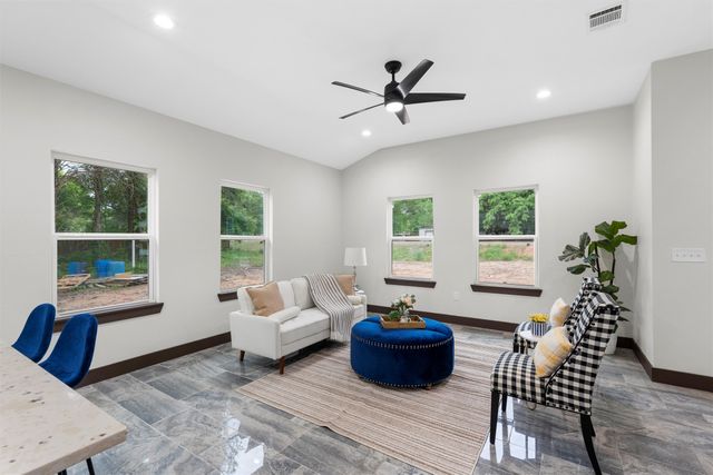 228 W Fm 27, Fairfield, TX 75840