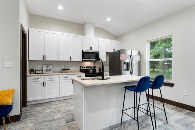 228 W Fm 27, Fairfield, TX 75840