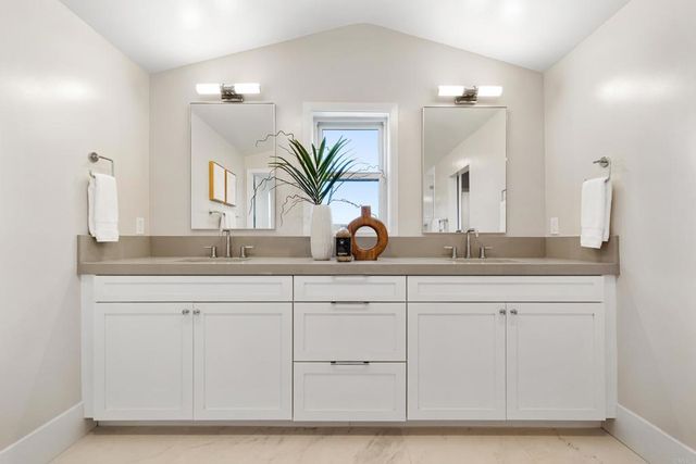 320 Chinquapin Avenue, Carlsbad, CA 92008