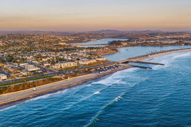 320 Chinquapin Avenue, Carlsbad, CA 92008