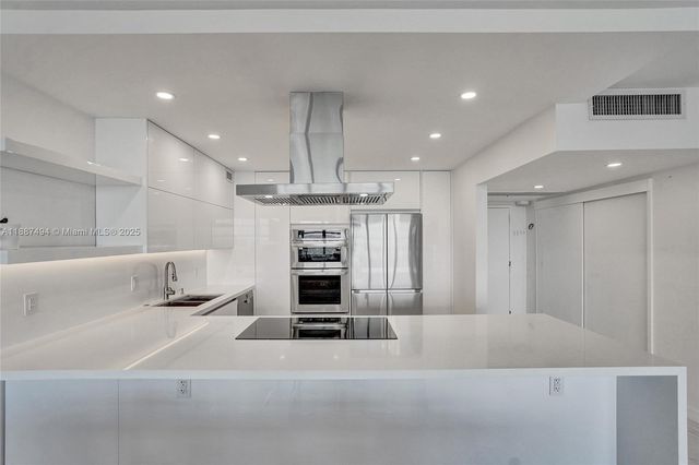 5700 Collins Ave 12E, Miami Beach, FL 33140