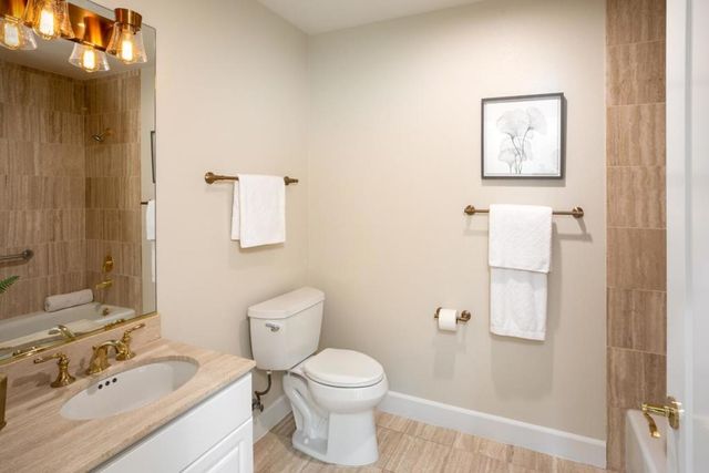 1 W Edith Avenue D226, Los Altos, CA 94022