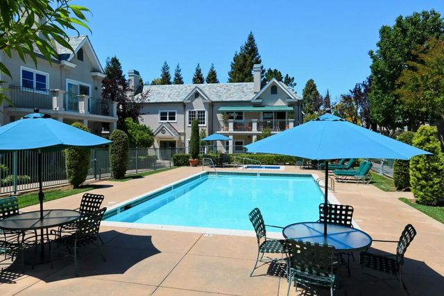 1 W Edith Avenue D226, Los Altos, CA 94022
