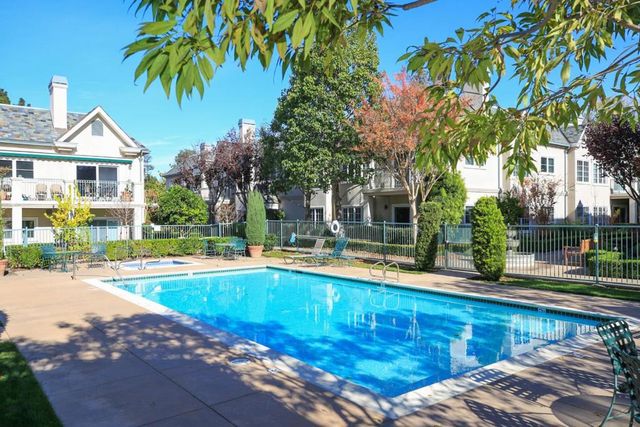 1 W Edith Avenue D226, Los Altos, CA 94022