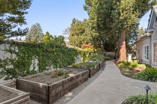 1 W Edith Avenue D226, Los Altos, CA 94022